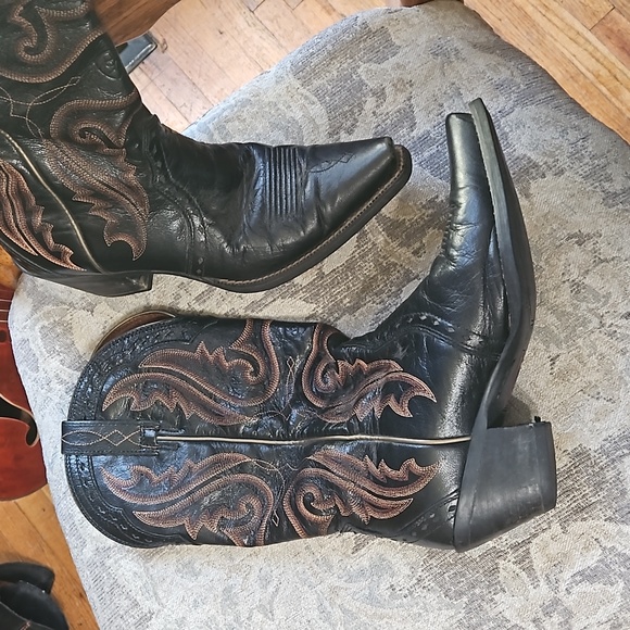 ARIAT Snip Toe Black Boots - Picture 4 of 16